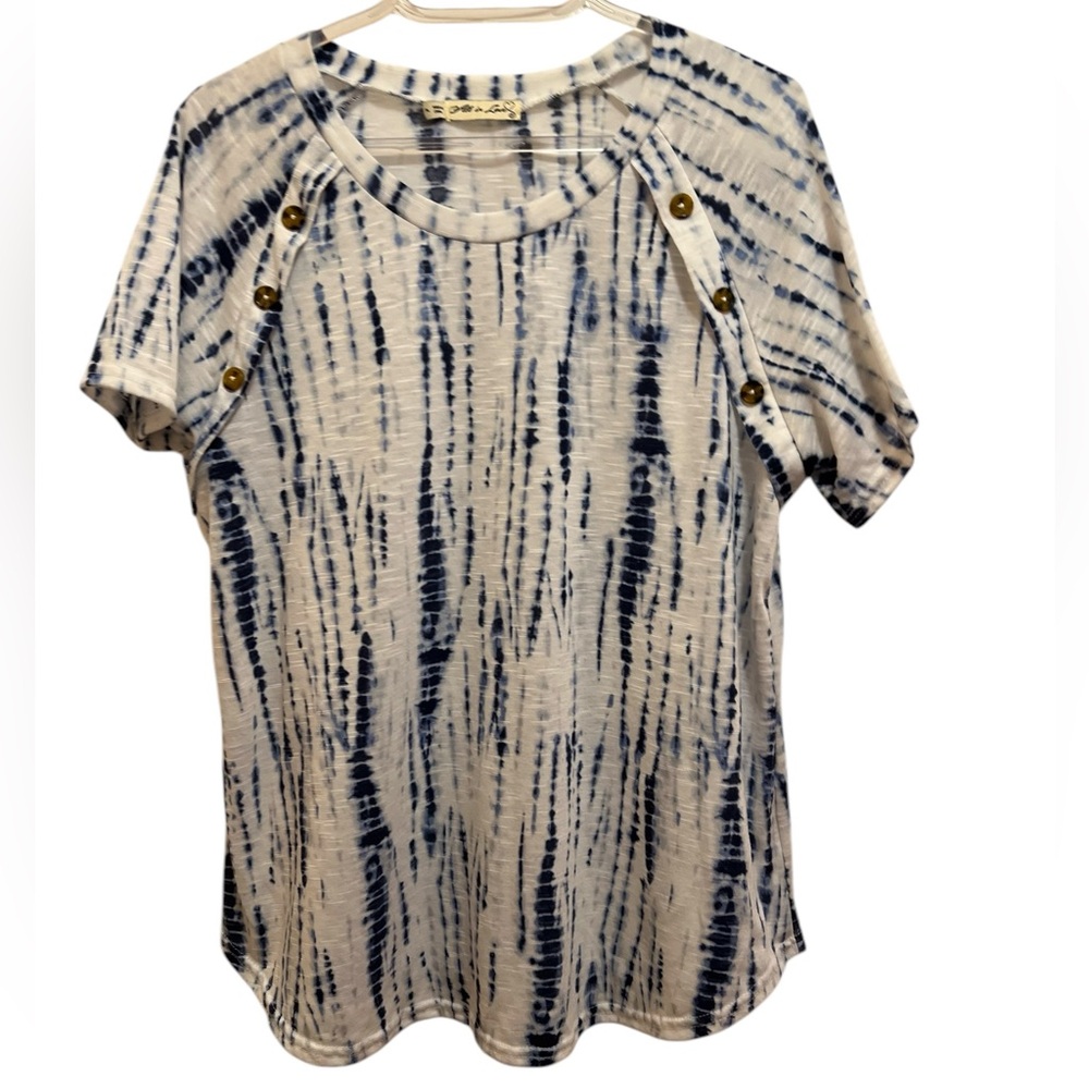All In Love Blue and White Short Sleeve Top Size Large Petite